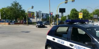 Operazione contro i lavavetri molesti: sequestrati bastoni