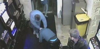 Rapinato di 20 euro mentre giocava alla slot machine