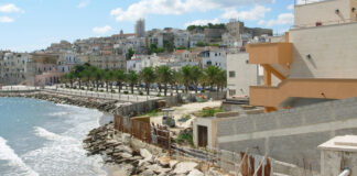 «Dammi i soldi o ti distruggo la macchina»: arrestato parcheggiatore abusivo