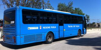 Era in ritardo e pretendeva di far saltare una fermata, aggredito autista bus