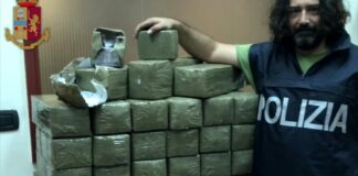 Scoperti 120 kg di hashish in un box: arrestato 42enne