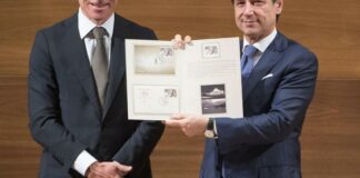 Conte “timbra” francobollo Padre Pio