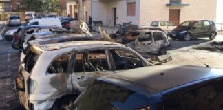 Otto auto incendiate da ignoti: c’è anche quella della moglie del sindaco