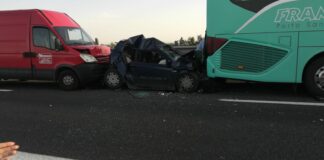 Maxi tamponamento sull’A14 tra 5 auto e un pullman: feriti lievi