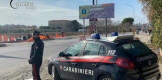 Al volante senza patente dichiara false generalità: arrestato