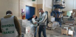 Blitz delle Fiamme Gialle: sequestrate 4 mila confezioni di gel igienizzante