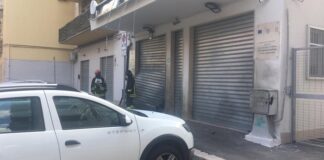 Attentato a “Il Sorriso di Stefano”: telecamere inquadrano uomo che deposita la bomba