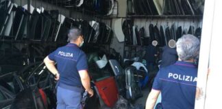 Scoperte 4 centrali di riciclaggio di parti di auto rubate: denunciate 7 persone