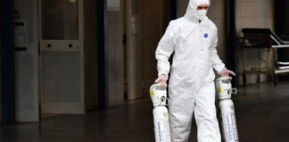 Il covid allenta la morsa, giù ricoveri e attualmente positivi