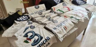 Maglie della festa scudetto dell’Inter contraffatte, scatta il sequestro delle Fiamme Gialle