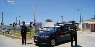 Tentano il furto in una gioielleria con la tecnica del buco: due arresti