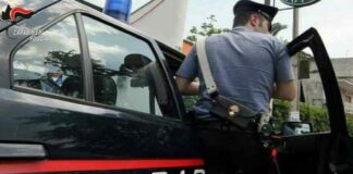 Favorì la latitanza del marito, 22enne agli arresti domiciliari