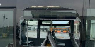 Sassaiola contro mezzo di trasporto urbano a Foggia: danni