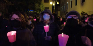 In centinaia per ricordare Camilla Di Pumpo, fiaccolata in centro