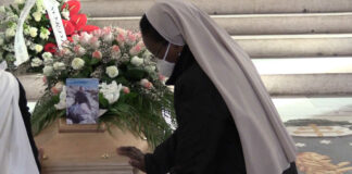 Suore morte nell’incidente sulla A16, ieri i funerali: «Ora sono sante»