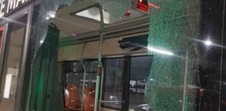 Halloween violento in Puglia, sassi e uova contro autobus e abitazioni