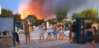 Fiamme all’alba in un camping di Vieste, turisti evacuati