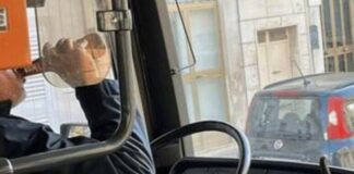 Autista fotografato mentre beve birra alla guida, Ferrovie del Gargano: «Sanzionato»