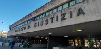 Ridussero in fin di vita un marocchino in piazza Mercato: 35 anni di carcere per 3 giovani