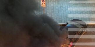 Paura in via Fasani: auto a fuoco, fiamme fino al secondo piano di una palazzina