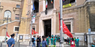 Operatori del verde pubblico in protesta: «Stipendi sotto la soglia di povertà»