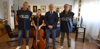 Le rubano il violoncello prima di un concerto, la Polizia lo ritrova