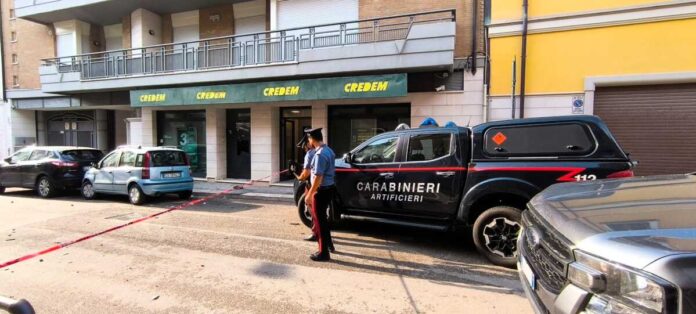 bancomat apricena - via gramsci