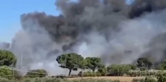 Lo scoppio di bombole di gas provoca un devastante incendio nel campo rom di via San Severo
