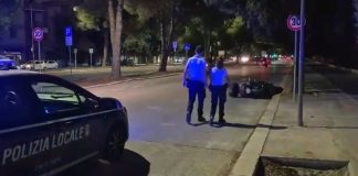 Incidente in Viale 1 Maggio: moto perde il controllo, due feriti