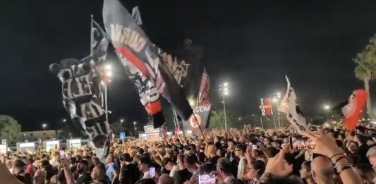 Foggia, l’abbraccio dei tifosi: entusiasmo alle stelle verso il derby