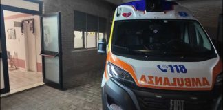 Soppressione di ambulanze, carenza di medici del 118 e cittadini in piazza