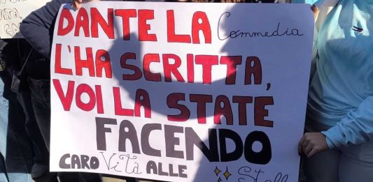 Cerignola, la protesta diventa roboante: migliaia stamane in piazza Duomo