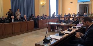 Consiglio tra emergenze e soliti veleni: via libera a Geriatria e olio, ma è scontro con i socialisti