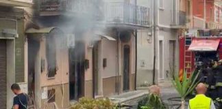 Paura a San Nicandro Garganico: scoppia bombola, casa in fiamme, due i feriti