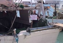 Caro carburante, proteste e rabbia si spostano in mare. La disperazione dei pescatori di Manfredonia