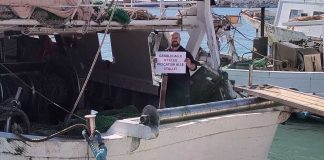 Caro carburante, proteste e rabbia si spostano in mare. La disperazione dei pescatori di Manfredonia