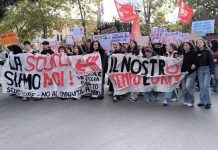 Studenti in piazza a Foggia contro carovita e scuole fatiscenti