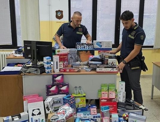 San Nicandro Garganico: la Finanza sequestra oltre 360 prodotti insicuri 